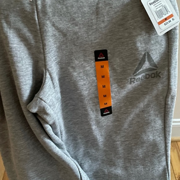 ⭐️⭐️ Host Pick ⭐️⭐️ Reebok Cozy Fleece Jogger Sweat Pant With Pocket - Picture 5 of 6